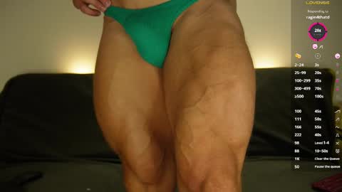 Snapshot of steevemuscle chatting on October 2, 3:32 am Steeve online show from October 2, 3:32 am