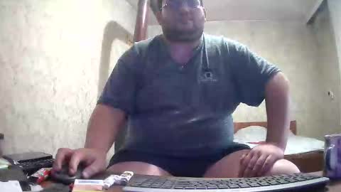 Snapshot of stefan90pt chatting on October 17, 5:44 am Stefan online show from October 17, 5:44 am