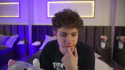 Esrefan online show from April 21, 1:42 am