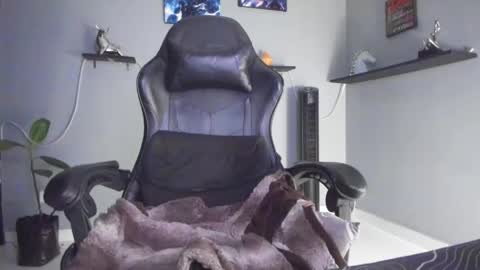 Stefann Salvatore online show from April 29, 11:44 pm
