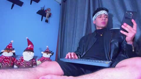 Snapshot of stefann_salvatore chatting on December 30, 12:22 am Stefann Salvatore online show from December 30, 12:22 am