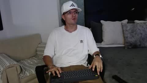 Snapshot of steve_hornyboy chatting on September 11, 12:20 am sebas online show from September 11, 12:20 am