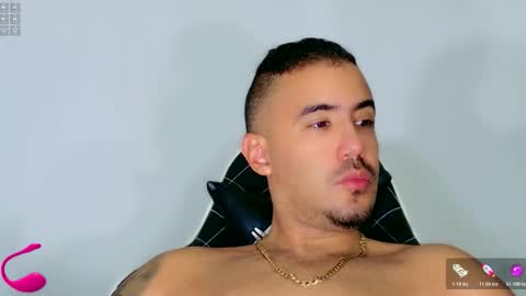 steven_med27 online show from February 12, 9:10 pm