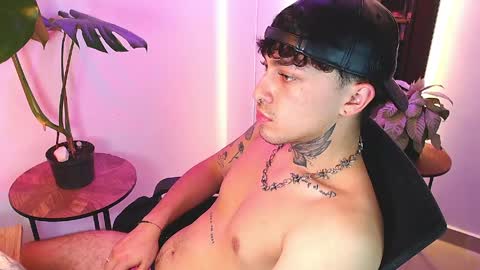 Daniel Steven Navarro online show from March 26, 4:05 am