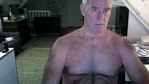 Snapshot of stevetwo chatting on December 2, 10:32 pm stevetwo online show from December 2, 10:32 pm