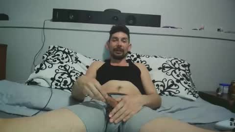 steviecombes01 online show from April 21, 4:07 am