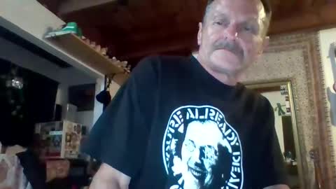 Snapshot of steviehard7 chatting on October 4, 7:13 am steviehard7 online show from October 4, 7:13 am