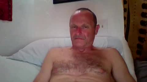 Snapshot of steviehard7 chatting on October 18, 3:33 am steviehard7 online show from October 18, 3:33 am