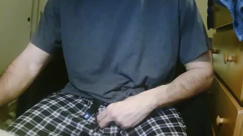 Snapshot of stevo69697 chatting on December 30, 3:25 am Chillguy online show from December 30, 3:25 am
