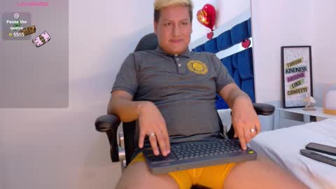 Snapshot of stik_justice chatting on February 20, 10:59 pm stik online show from February 20, 10:59 pm