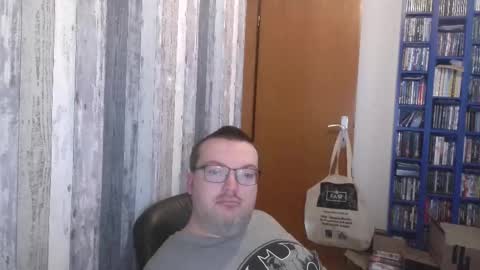 Snapshot of still_alive1985 chatting on September 22, 6:57 am Oliver online show from September 22, 6:57 am