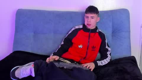 Stivarfox21 online show from March 4, 3:22 am