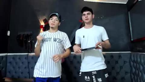 friends online show from November 29, 4:25 am