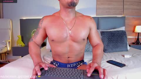 Snapshot of stone_lee_ chatting on January 19, 8:07 am Stone Lee online show from January 19, 8:07 am