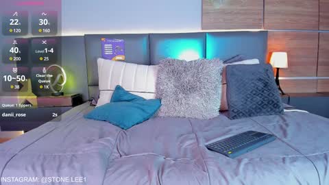 Snapshot of stone_lee_ chatting on December 15, 3:56 am Stone Lee online show from December 15, 3:56 am