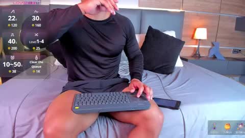 Snapshot of stone_lee_ chatting on February 21, 7:22 am Stone Lee online show from February 21, 7:22 am