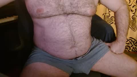Snapshot of stonerbear42 chatting on February 20, 9:44 am Stonerbear42 online show from February 20, 9:44 am