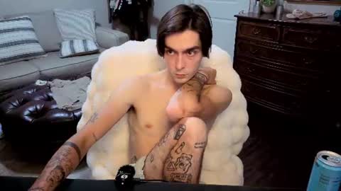str8whiteboy21 online show from June 18, 4:47 am