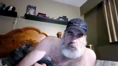 Snapshot of straightbear4you chatting on October 5, 9:57 am Straightbear4you online show from October 5, 9:57 am