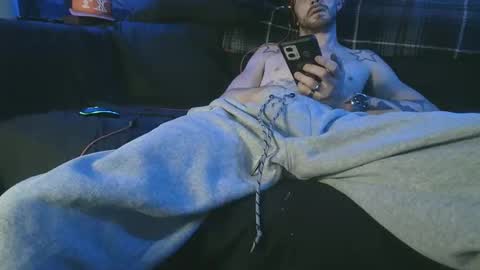 Snapshot of straitpipermann22 chatting on October 30, 2:13 am straitpipermann22 online show from October 30, 2:13 am