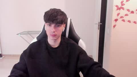Snapshot of stralght_twinks chatting on March 6, 4:07 pm Ray online show from March 6, 4:07 pm