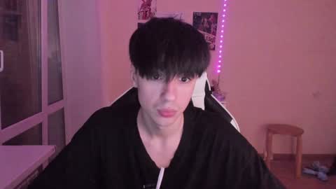 Snapshot of stralght_twinks chatting on December 2, 11:27 pm Ray online show from December 2, 11:27 pm