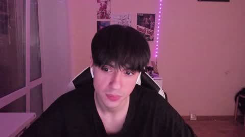 Snapshot of stralght_twinks chatting on December 4, 1:47 am Ray online show from December 4, 1:47 am