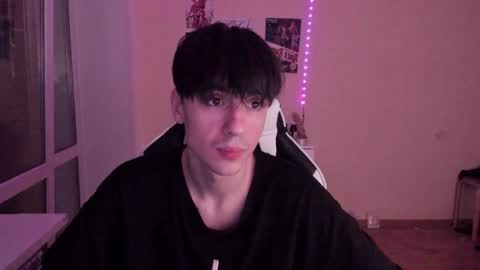 Snapshot of stralght_twinks chatting on December 10, 5:28 am Ray online show from December 10, 5:28 am