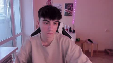 Snapshot of stralght_twinks chatting on January 17, 1:24 pm Ray online show from January 17, 1:24 pm
