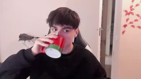 Snapshot of stralght_twinks chatting on March 8, 11:44 am Ray online show from March 8, 11:44 am