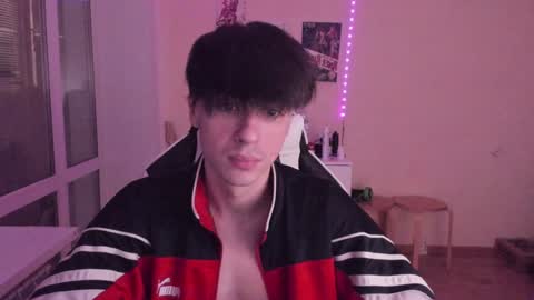 Snapshot of stralght_twinks chatting on January 8, 5:05 am Ray online show from January 8, 5:05 am