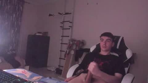 Snapshot of stralght_twinks chatting on October 25, 5:58 pm Ray online show from October 25, 5:58 pm