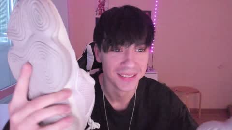 Snapshot of stralght_twinks chatting on December 15, 7:24 am Ray online show from December 15, 7:24 am