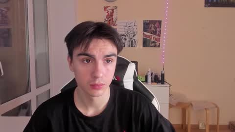 Snapshot of stralght_twinks chatting on February 18, 3:32 pm Ray online show from February 18, 3:32 pm