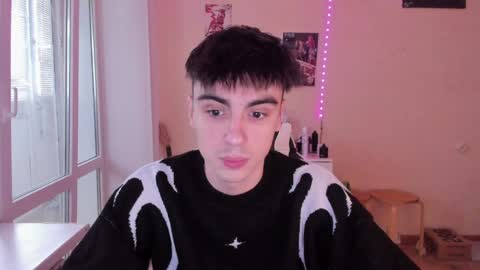Snapshot of stralght_twinks chatting on January 11, 8:43 am Ray online show from January 11, 8:43 am