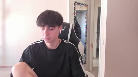 Snapshot of stralght_twinks chatting on September 9, 1:43 pm Ray online show from September 9, 1:43 pm