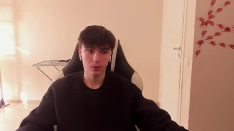 Snapshot of stralght_twinks chatting on March 9, 7:56 am Ray online show from March 9, 7:56 am