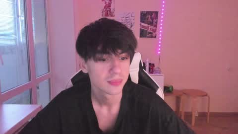 Snapshot of stralght_twinks chatting on December 19, 12:34 pm Ray online show from December 19, 12:34 pm