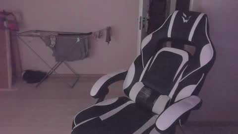 Snapshot of stralght_twinks chatting on October 17, 4:11 pm Ray online show from October 17, 4:11 pm