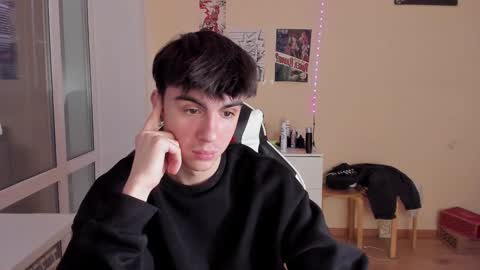 Snapshot of stralght_twinks chatting on February 2, 2:34 pm Ray online show from February 2, 2:34 pm