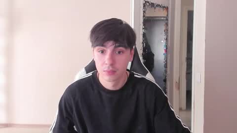 Snapshot of stralght_twinks chatting on September 13, 2:07 pm Ray online show from September 13, 2:07 pm