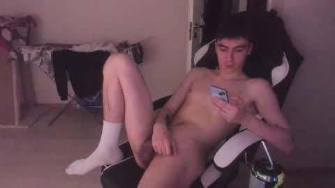 Snapshot of stralght_twinks chatting on November 1, 3:49 pm Ray online show from November 1, 3:49 pm