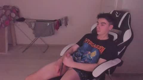 Snapshot of stralght_twinks chatting on October 15, 4:36 pm Ray online show from October 15, 4:36 pm