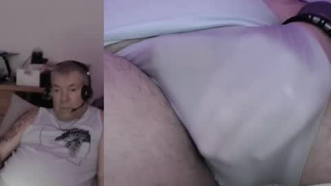 Snapshot of stranger1966 chatting on October 18, 10:04 pm Stranger online show from October 18, 10:04 pm