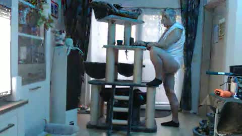 Snapshot of stranger1966 chatting on October 22, 5:55 am Stranger online show from October 22, 5:55 am