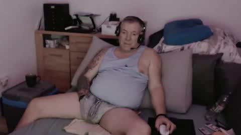 Snapshot of stranger1966 chatting on October 29, 10:02 pm Stranger online show from October 29, 10:02 pm