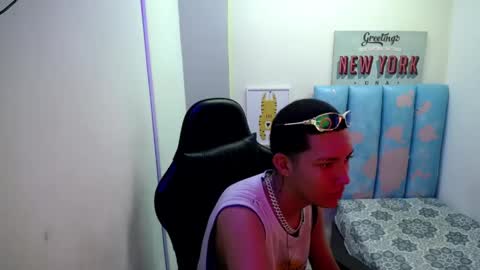 Street online show from May 1, 5:59 pm