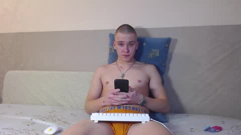 Yan online show from April 7, 8:53 pm