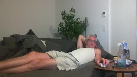 Snapshot of stremic chatting on September 10, 3:16 am stremic online show from September 10, 3:16 am