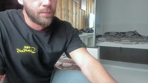 Snapshot of strong_arni chatting on February 19, 7:28 am Strong Arni online show from February 19, 7:28 am